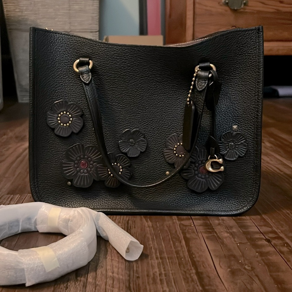 Coach Tyler 28 Black Like New with tea roses